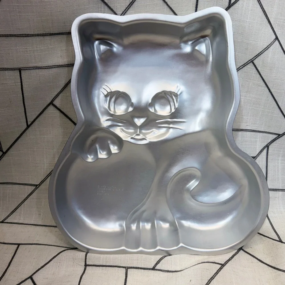 Wilton Cake‎ Pan 12x11 Silver Vintage 1979 Sitting Kitten Cat Mold 502-1972